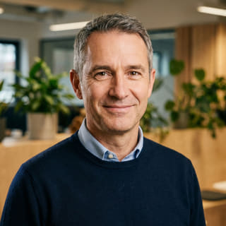 James Mitchell, apresentado como Chief Executive Officer da Aurora Investança, foto de perfil
