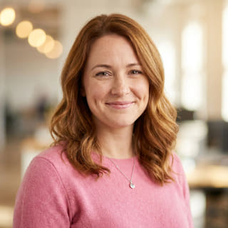 Emily Watson, identificada como Chefe de Suporte ao Cliente na Aurora Investança, foto de perfil